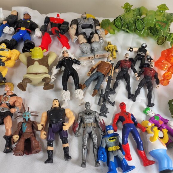 Lot of 34 Misc Action Figures Superhero monsters joker spiderman - Picture 4 of 14
